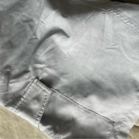 Oakley Mens Shorts - Picture 2 of 8